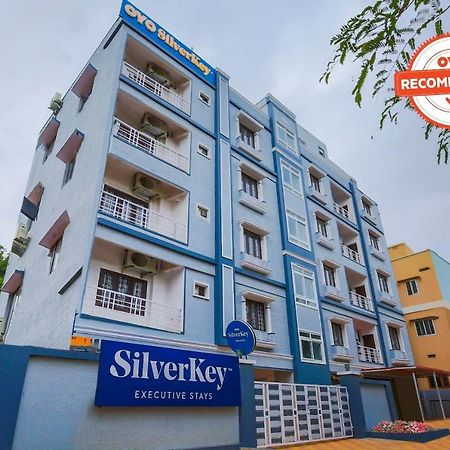 Hotel Oyo Silverkey 74581 Nallagandla Hyderabad Esterno foto