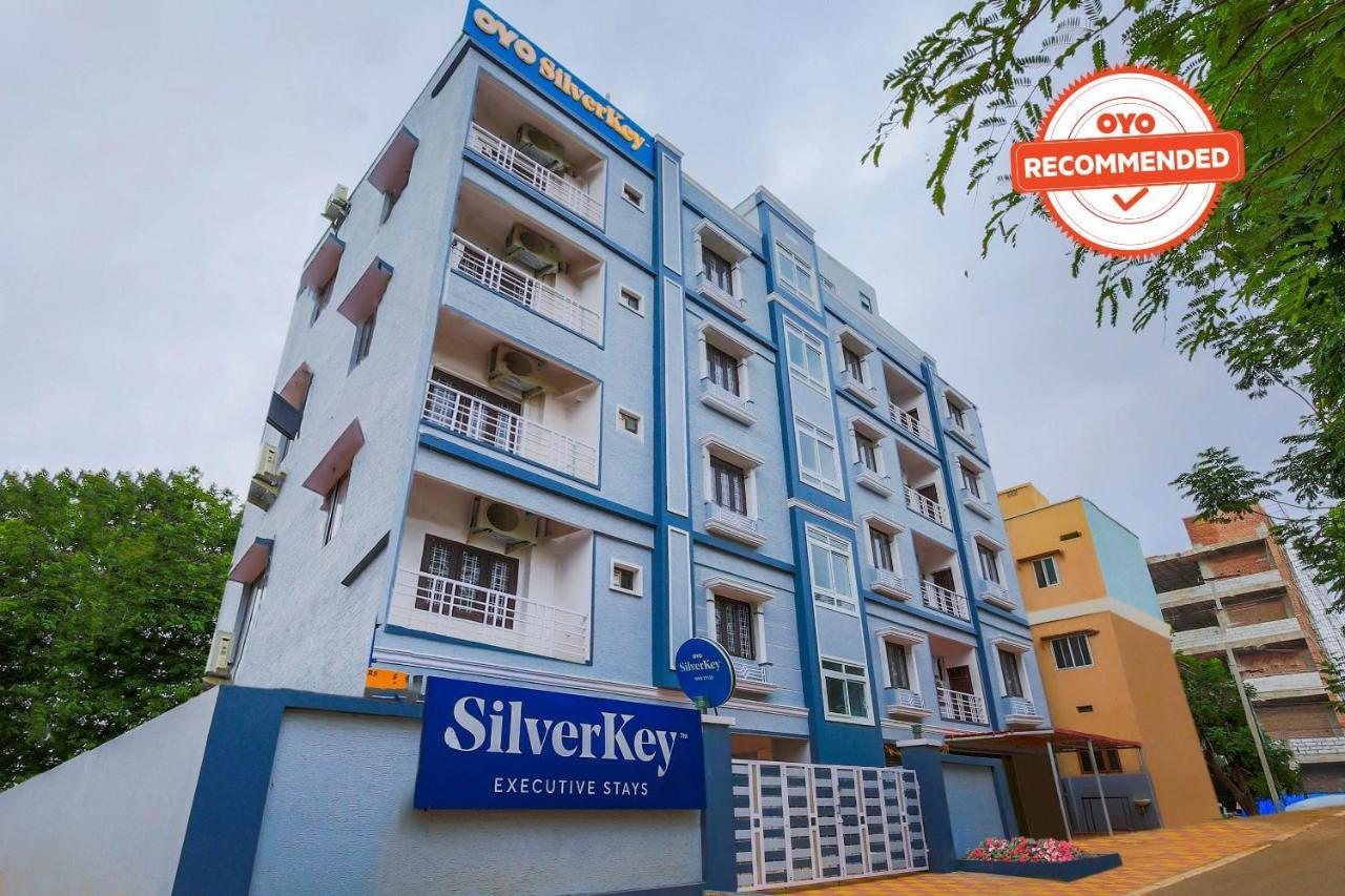 Hotel Oyo Silverkey 74581 Nallagandla Hyderabad Esterno foto
