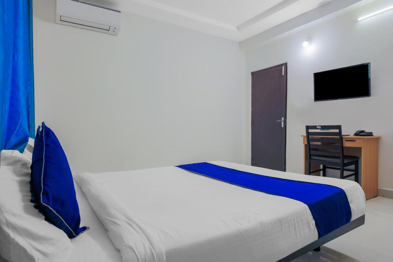 Hotel Oyo Silverkey 74581 Nallagandla Hyderabad Esterno foto