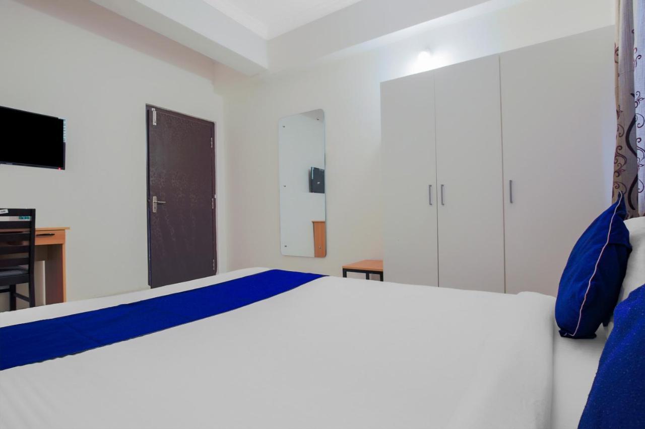 Hotel Oyo Silverkey 74581 Nallagandla Hyderabad Esterno foto