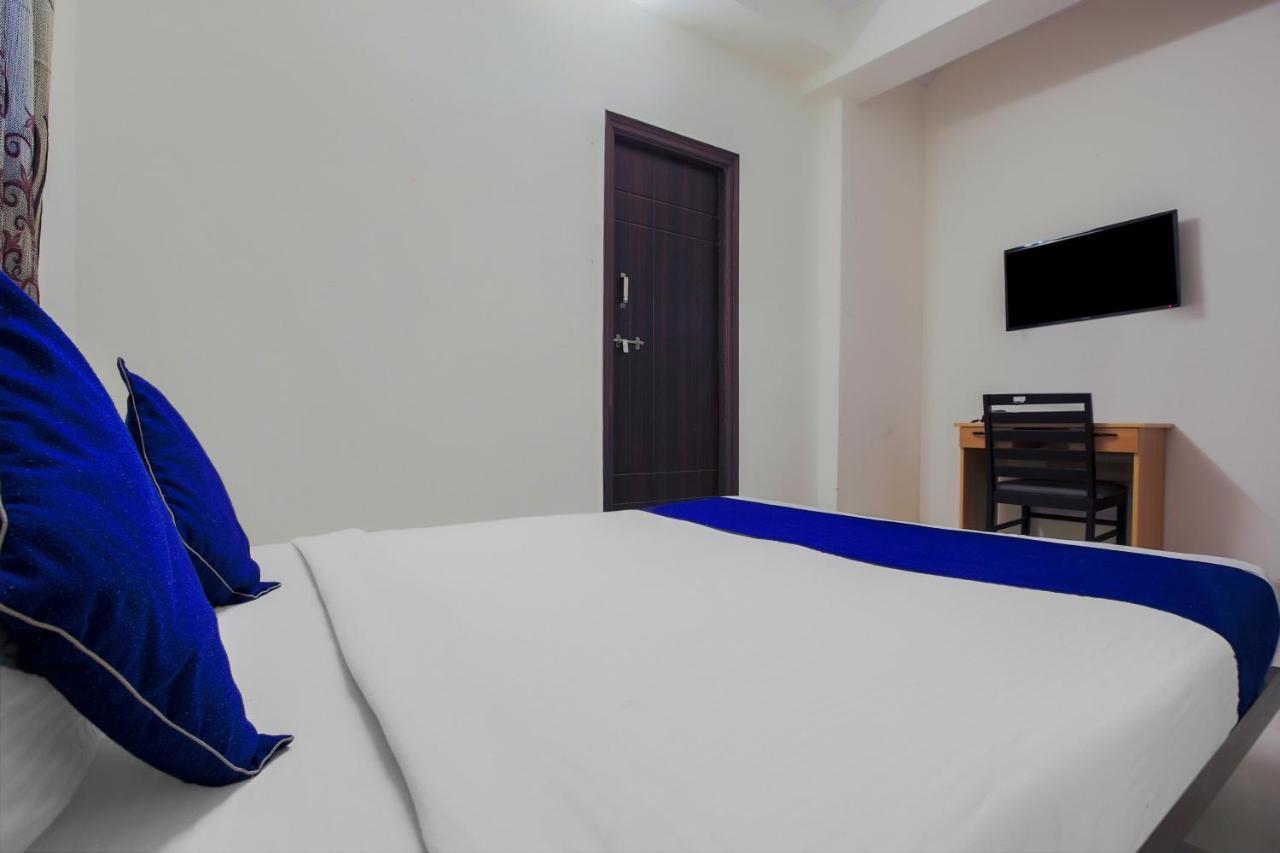 Hotel Oyo Silverkey 74581 Nallagandla Hyderabad Esterno foto