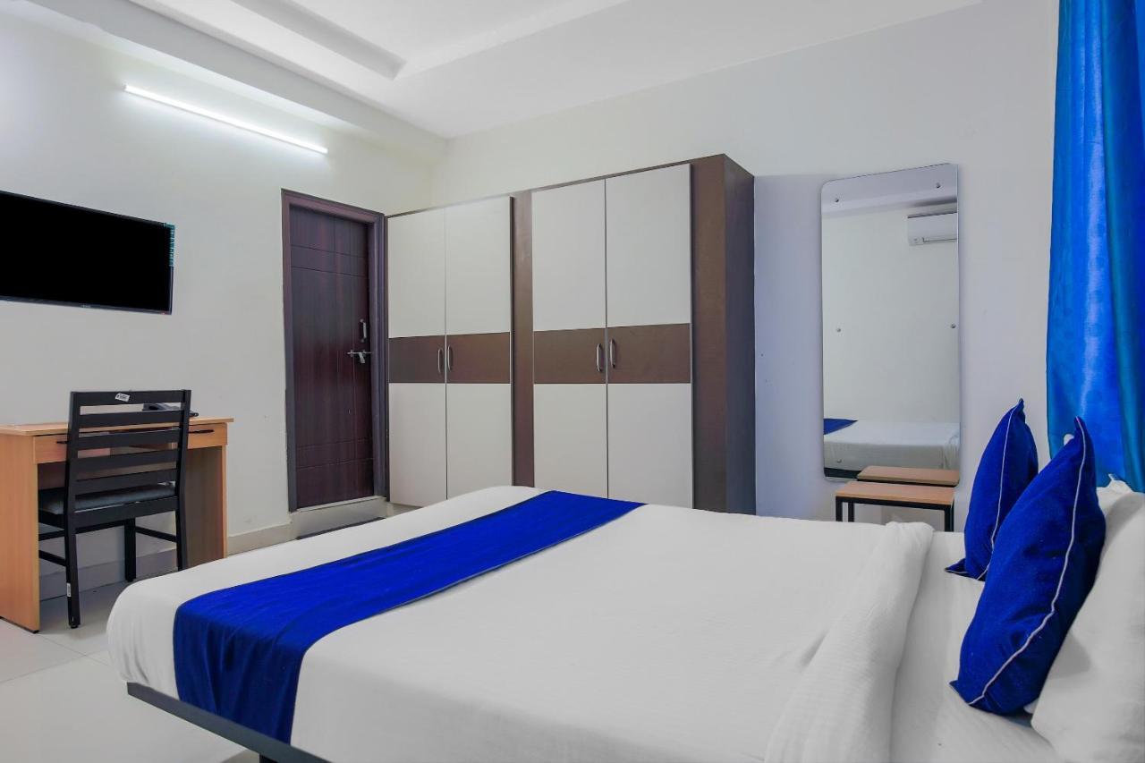 Hotel Oyo Silverkey 74581 Nallagandla Hyderabad Esterno foto